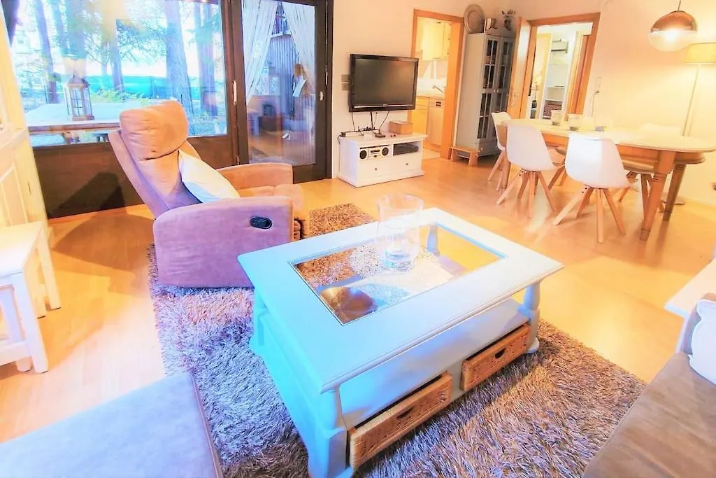 Holiday home Bungalow Direkt Am See, Mit Eigenem Boot Roding